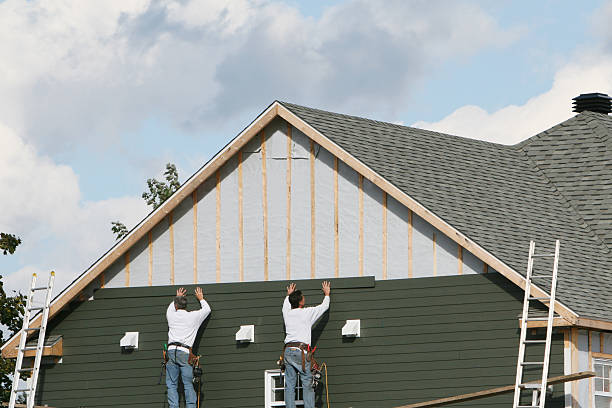 Professional Siding Installation technician working in Hilltown, PA